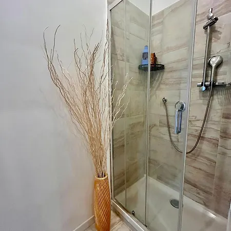 Piazza San Giorgio 4 *