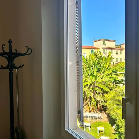 Piazza San Giorgio 4 *